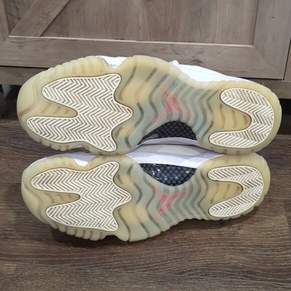 Jordan 11 Retro Platinum Tint - Picture 6 of 10